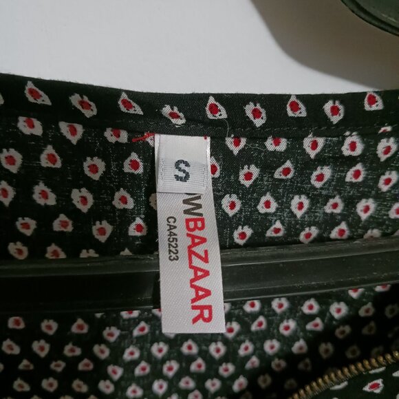 How Bazaar 3/4 Sleeve Top with Gold Zipper & Red/White Pattern Women's Size S/P - Picture 3 of 4